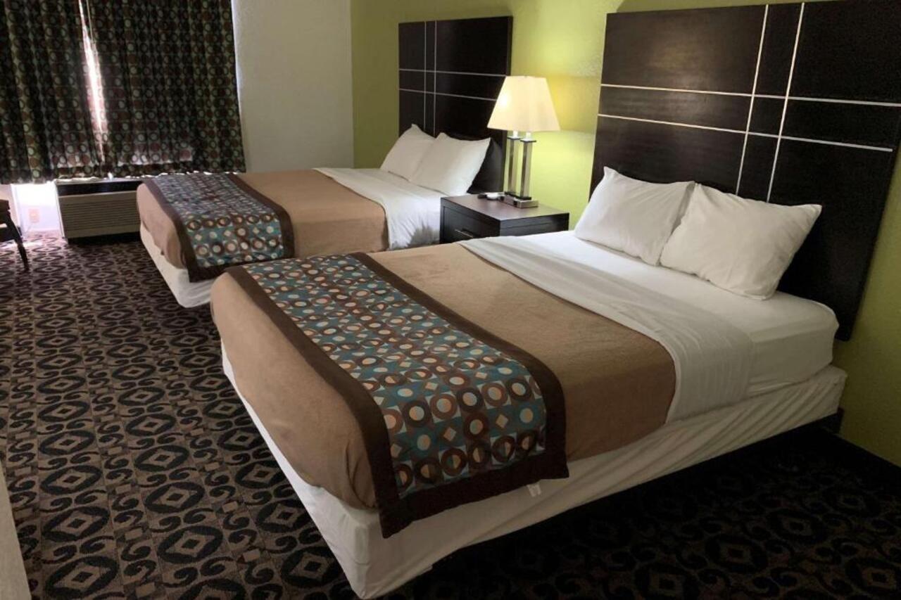 Travelodge By Wyndham Torrington Extérieur photo