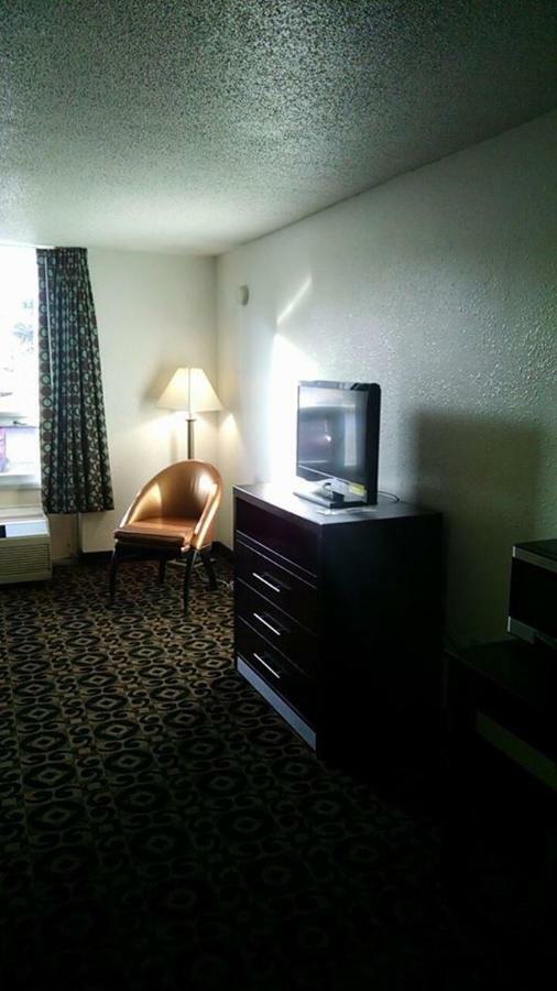 Travelodge By Wyndham Torrington Extérieur photo