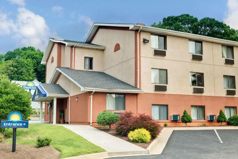 Travelodge By Wyndham Torrington Extérieur photo